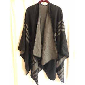 BB Dakota reversible poncho